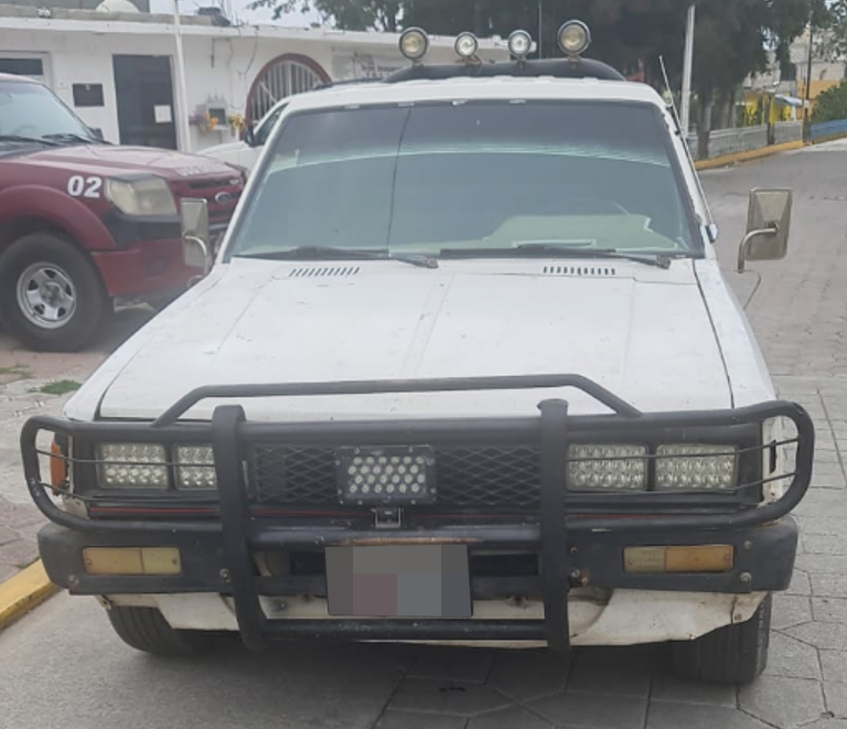 A disposición de PGJE camioneta con  reporte de robo en el motor
